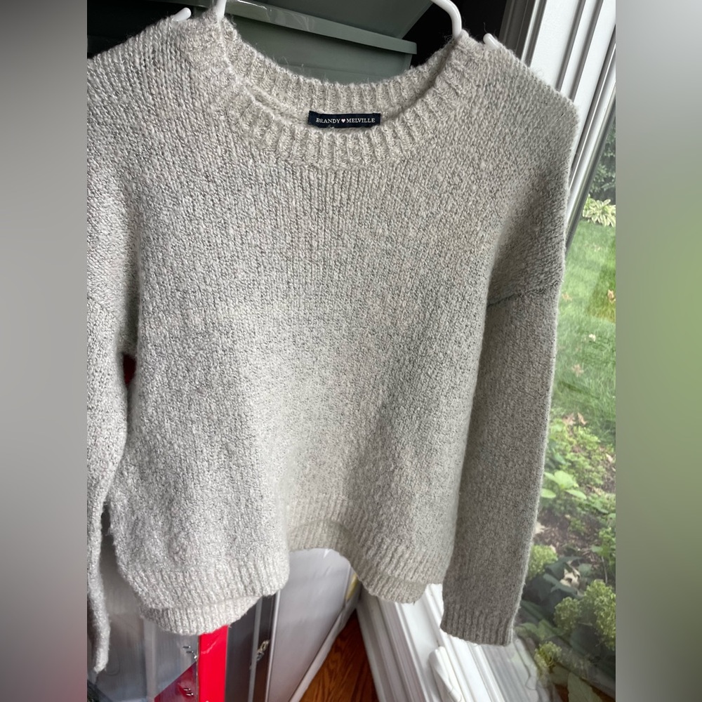 Brandy Melville grey crewneck pullover sweater